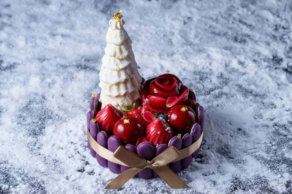 ホワイトツリーやオーナメントを飾ったケーキで、華やかなひとときを「クリスマスケーキ 2025」を発売【ウェスティンホテル仙台】 画像 2