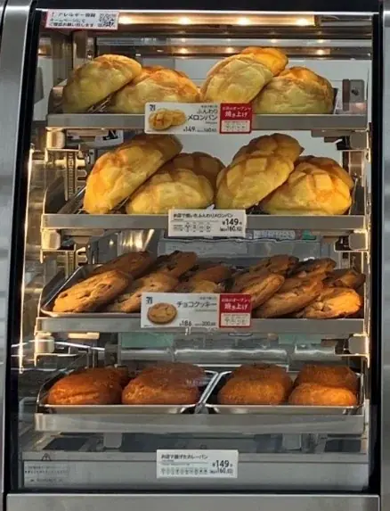 【北海道限定】出来立てのおいしさを楽しめる「セブンカフェベーカリー」人気№1の「お店で焼いたふんわりメロンパン」が今だけ30円引き！9月17日（水）～21日（日）〈5日間〉の特別セール開催！ 画像 2