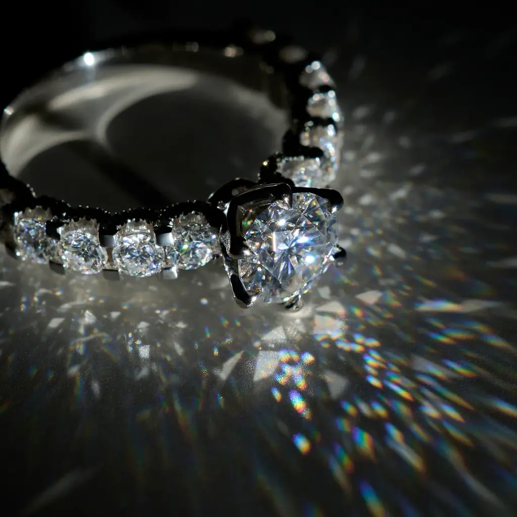 愛され続ける“究極の輝き”を耳元と胸元に。 ブリジャールの人気デザイン『ハーモニアル ヘイロー』が遂にコレクション化！待望の新作ピアス・ネックレスが登場 画像 6