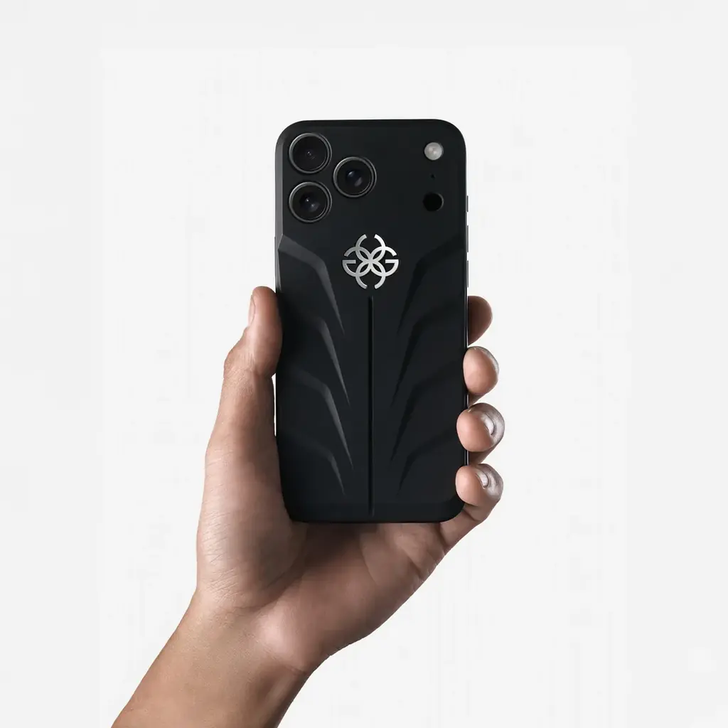 iPhone 17 Pro 大型カメラフレームも美しく覆う精緻なシームレス設計。ゴールデンコンセプト、iPhone17対応「Magnetic Shield Edition」 画像 2