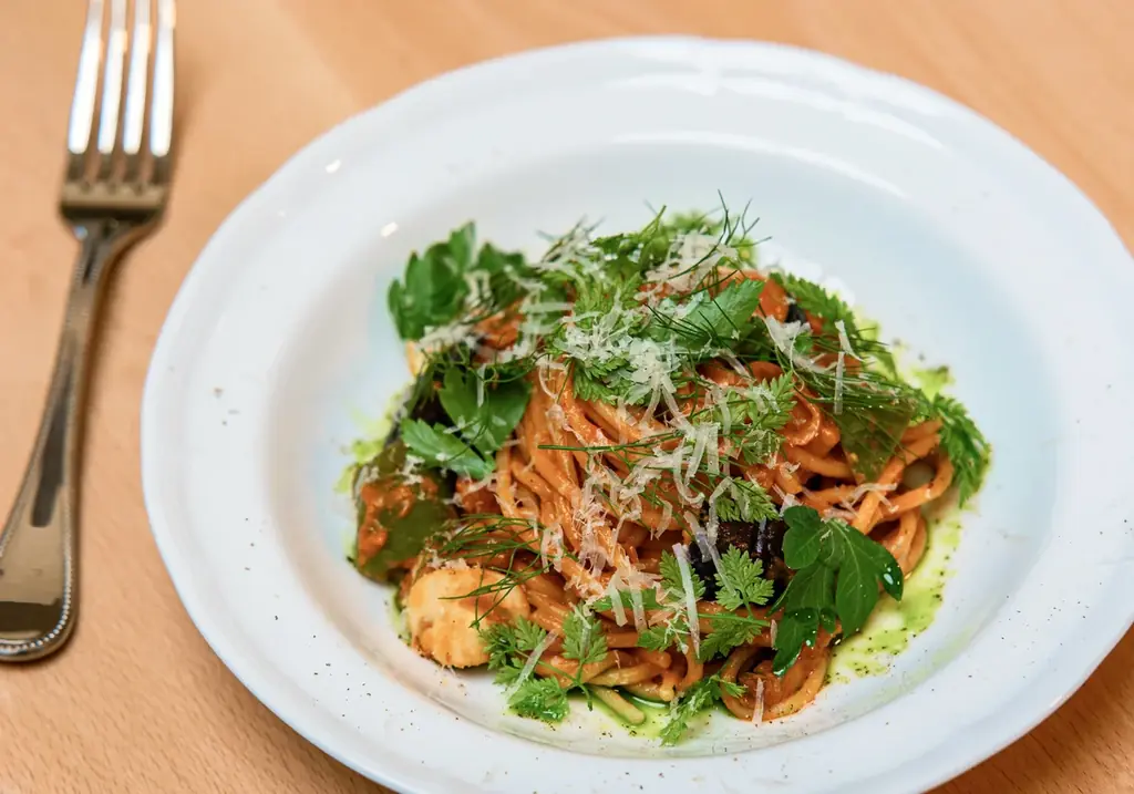 「喫茶」と「バー」を独自の視点で再編集した、過ごし方・時間帯で表情を変えるコーヒー・バー＆ラウンジ「LOOPS」が2025年9月12日（金）、「NEWoMan TAKANAWA」内にオープン 画像 10