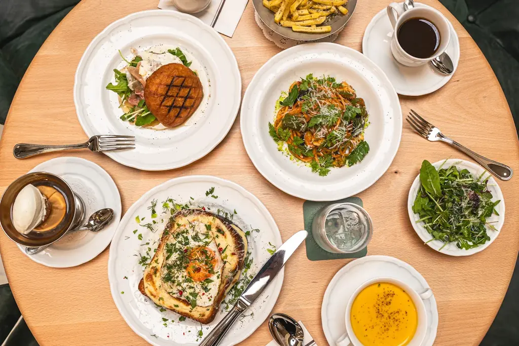 「喫茶」と「バー」を独自の視点で再編集した、過ごし方・時間帯で表情を変えるコーヒー・バー＆ラウンジ「LOOPS」が2025年9月12日（金）、「NEWoMan TAKANAWA」内にオープン 画像 7