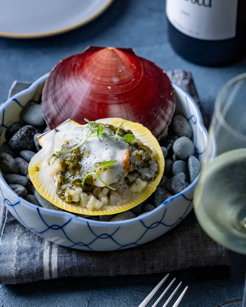 ニュウマン高輪『800°DEGREES TAKANAWA』にてUMITO SEAFOOD 鹿児島県吹上浜のツキヒガイ提供開始 画像 2