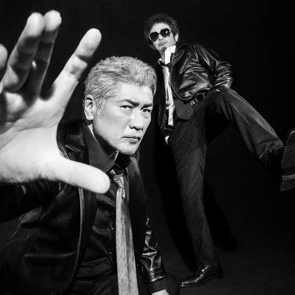 同じ年に広島に生まれ育った奥田民生と吉川晃司が結成したユニット“Ooochie Koochie”。彼らが魅せる全国ツアーの舞台裏や日本武道館ライブの模様などを、10月からWOWOWで放送・配信決定！ 画像 1