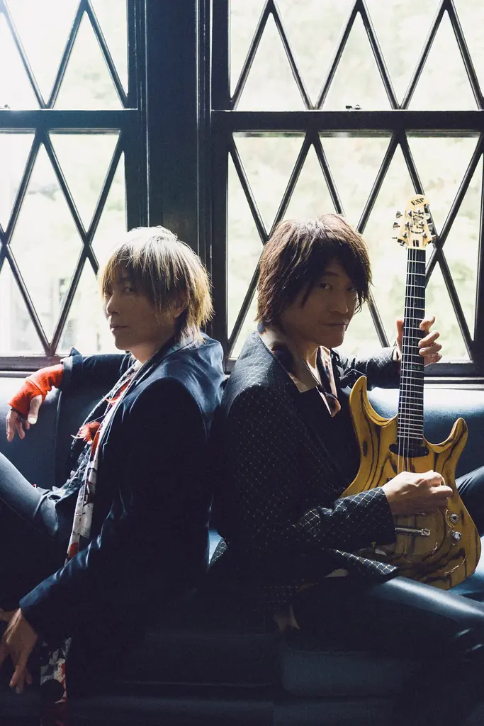 GRANRODEO 20周年記念本、10/20発売 未公開多数