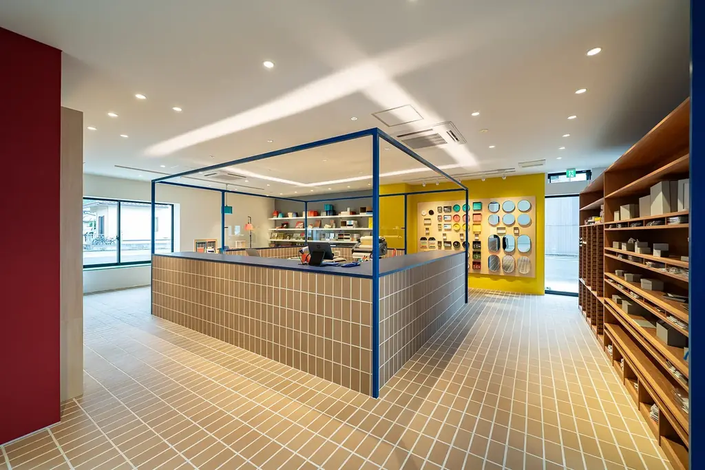 2025年9月19日（金）長崎県波佐見町に、パッケージの新たな価値と出会いを創造する複合施設「そとがわとなかみ」がオープンいたします。 画像 2