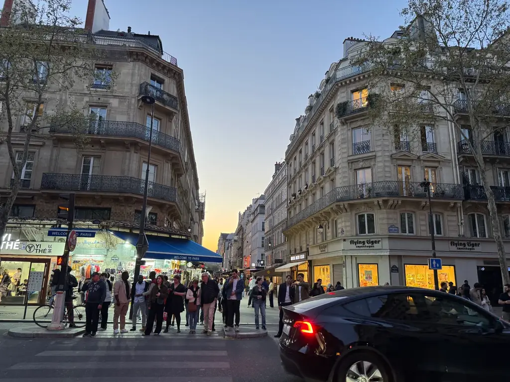 9月13日限定　パリ出店へ　MANEKIが弁当を特別販売