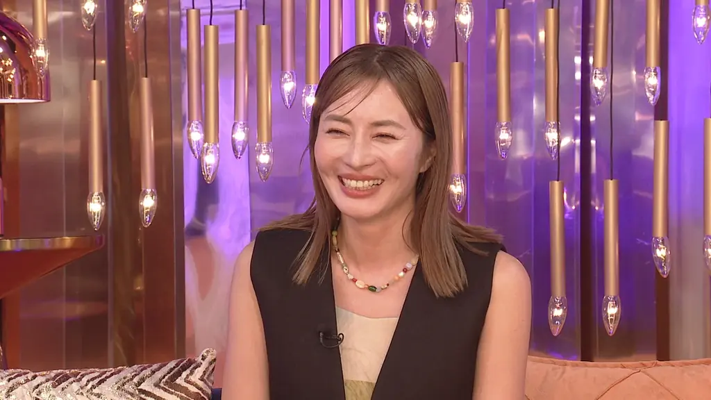 夫が“娘の元同級生”の21歳差夫婦、猛反対に「1ヶ月で家を設計」｜新山千春、14歳年下恋人とのNY秘話｜IMALUの奄美生活を公開「今が一番幸せ」｜『ダマってられない女たち season2』#2 画像 6