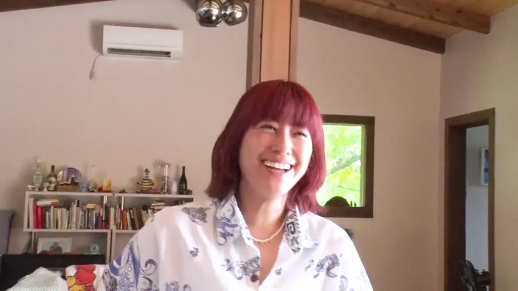 夫が“娘の元同級生”の21歳差夫婦、猛反対に「1ヶ月で家を設計」｜新山千春、14歳年下恋人とのNY秘話｜IMALUの奄美生活を公開「今が一番幸せ」｜『ダマってられない女たち season2』#2 画像 7