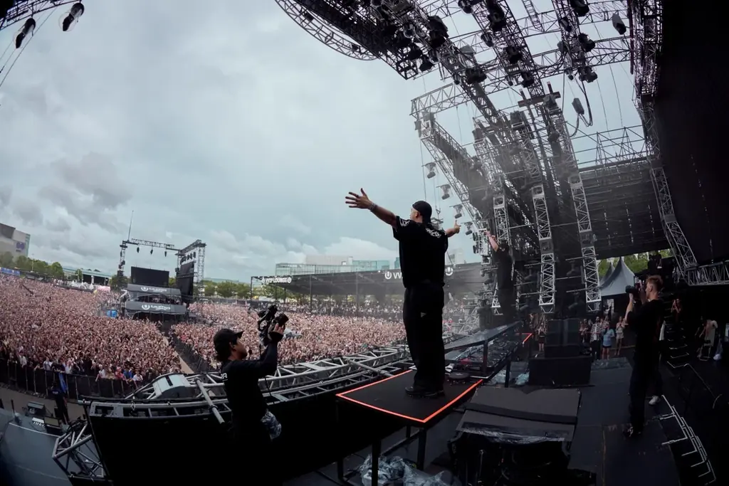 今年で10周年を迎える「ULTRA JAPAN 2025」開催　MARTIN GARRIXが圧巻のステージを披露！お台場を熱狂の渦に巻き込んだ1日目をいち早くレポート 画像 4