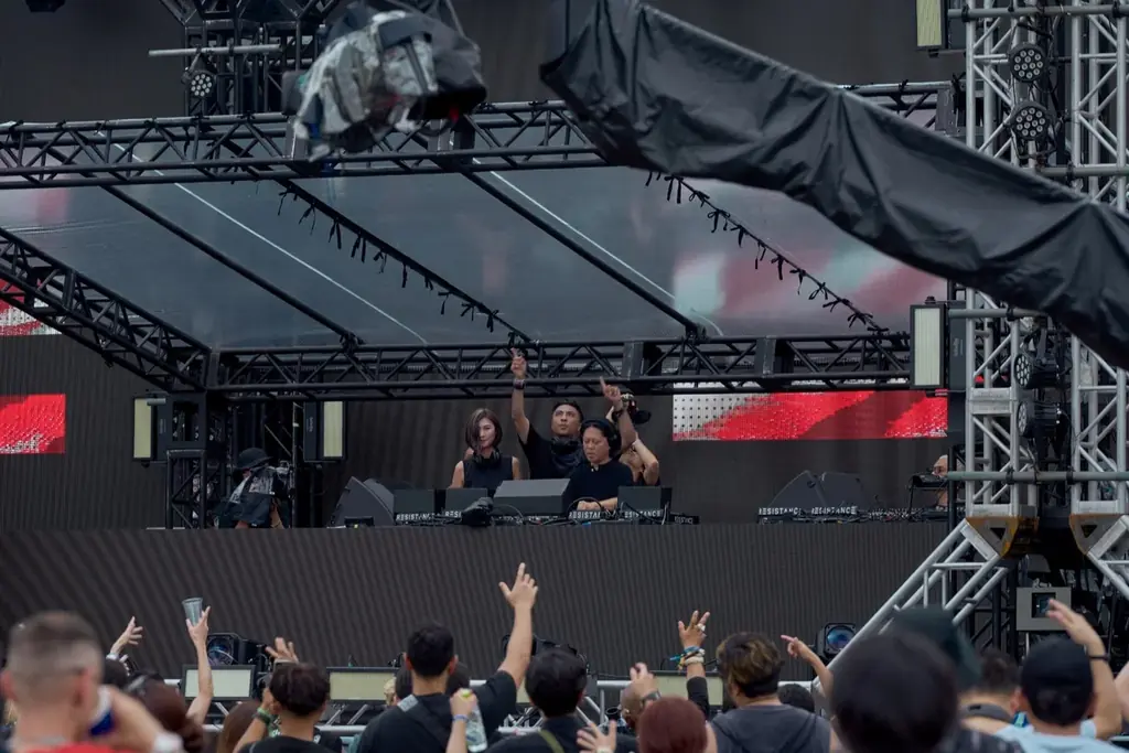 今年で10周年を迎える「ULTRA JAPAN 2025」開催　MARTIN GARRIXが圧巻のステージを披露！お台場を熱狂の渦に巻き込んだ1日目をいち早くレポート 画像 9