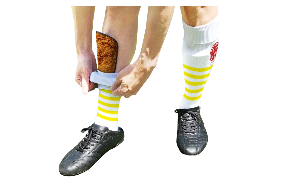 吉田鋼太郎さんがDJに挑戦！？八木莉可子さんも熱狂でアゲアゲ！総額約2億円相当※のクーポンとグッズがあたる「ファミチキ あげあげ祭」 新CM「ファミチキ あげあげ祭」篇　9月16日(火)より放映開始 画像 16