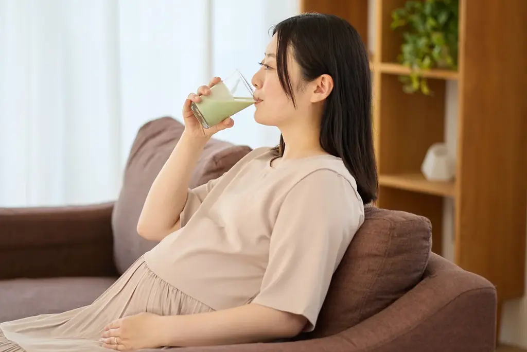 サプリ、プロテイン、青汁の「いいとこどり」で忙しいママの栄養補給をサポート 「ケールプロテイン ピュアルン」（妊活中＆マタニティ用、産後ママ用）新発売　～キューサイ×エジソンママ、初のコラボ商品～ 画像 2