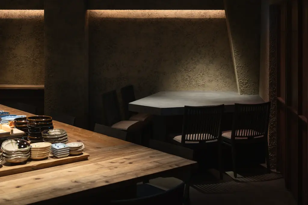 【9月16日(火)グランドオープン】名古屋市の400年の歴史ある料亭の「勝手口」から入る隠れ家、選べる2つの食体験。活気あるカウンター和食居酒屋と江戸前おまかせ鮨。 画像 3