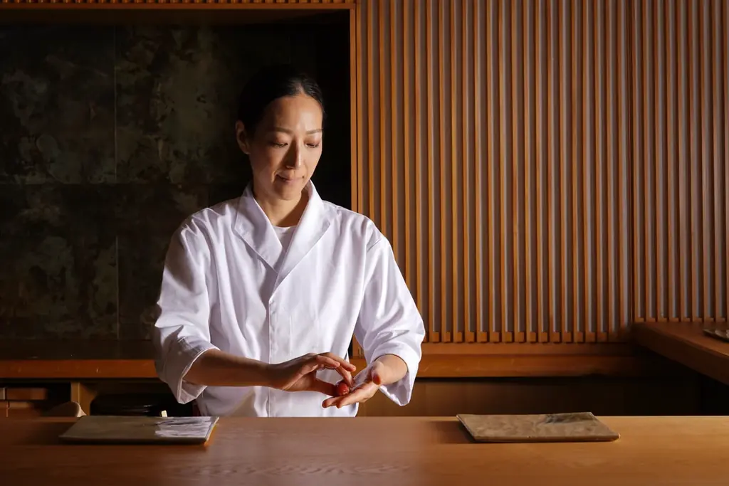 【9月16日(火)グランドオープン】名古屋市の400年の歴史ある料亭の「勝手口」から入る隠れ家、選べる2つの食体験。活気あるカウンター和食居酒屋と江戸前おまかせ鮨。 画像 9