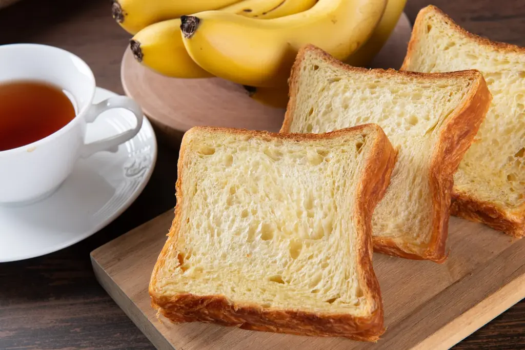 デニッシュ食パン専門店があの味を美味しくパンにしました！甘熟王バナナ × ＡＮＤＥ のコラボ「甘熟王バナナデニッシュ」2025年10月1日から期間限定で発売決定！ 画像 2