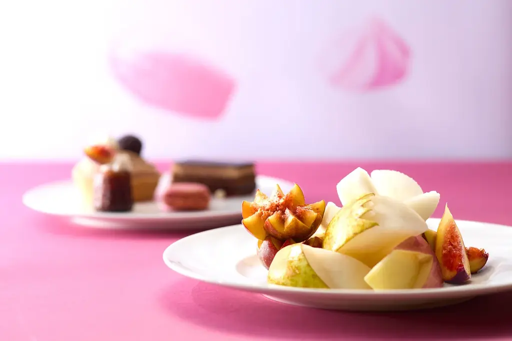 【タカノフルーツパーラー】10月のタカノフルーツティアラは秋の味覚を添えた洋菓子のアフタヌーンティーが登場 画像 1