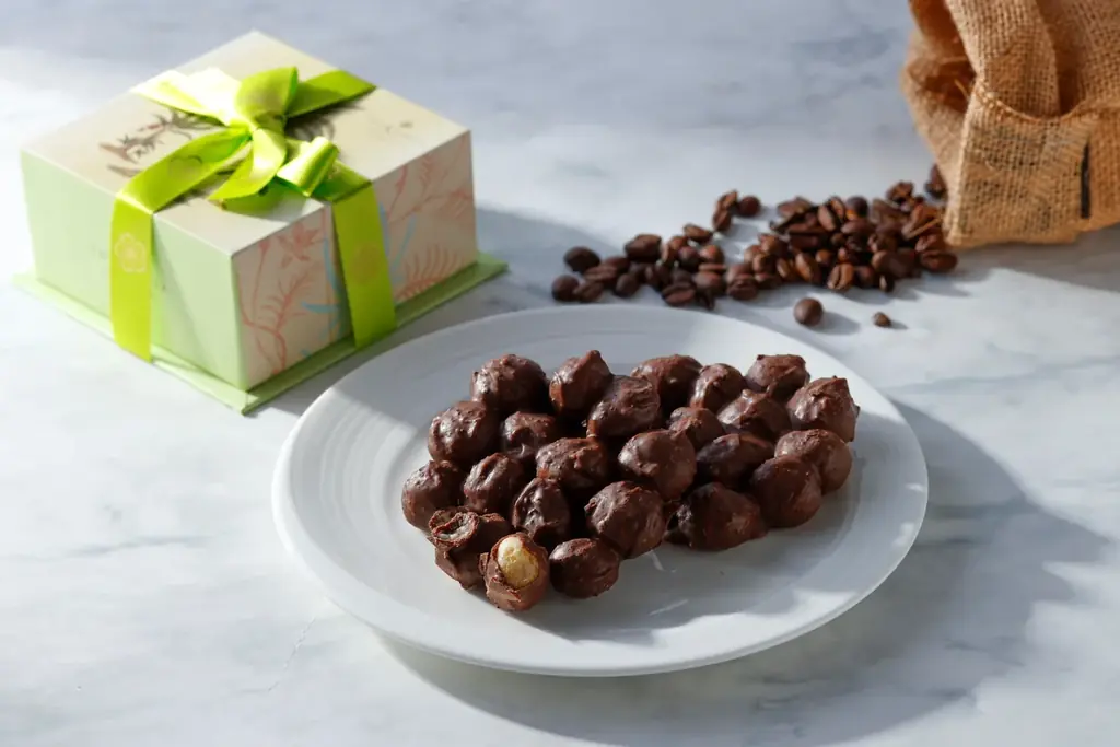 【ザ・カハラ・ホテル＆リゾート 横浜】期間限定フレーバー「マカダミアナッツチョコレート コナコーヒーブレンド」、ホテルの開業記念日に発売開始 画像 2