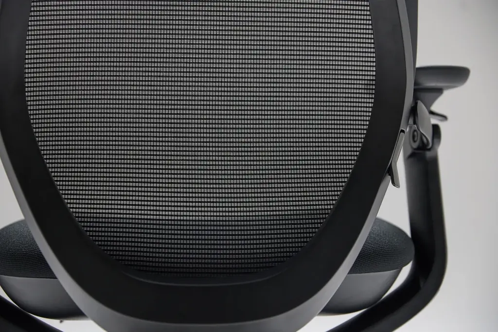 コンセプトは「10年以上使えるチェア」。素材や機構を見直した「AIMchair Pro」発売！ 画像 3