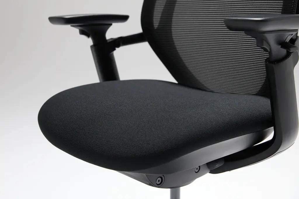 コンセプトは「10年以上使えるチェア」。素材や機構を見直した「AIMchair Pro」発売！ 画像 4