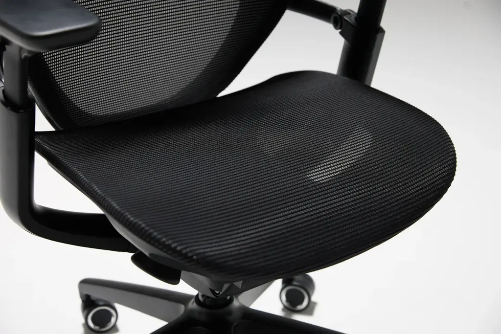コンセプトは「10年以上使えるチェア」。素材や機構を見直した「AIMchair Pro」発売！ 画像 5