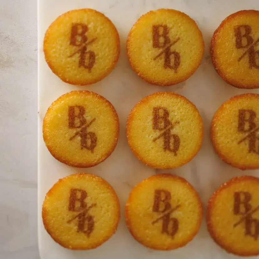 《あまおう苺×焦がしバター》『BUTTER&bee(バター&ビー)』より、新作焼き菓子「バターミルフィユ【あまおう苺】」新発売。 画像 2