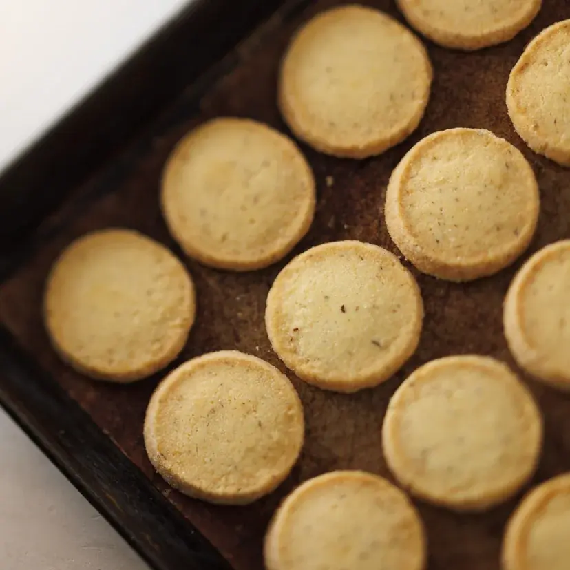 《あまおう苺×焦がしバター》『BUTTER&bee(バター&ビー)』より、新作焼き菓子「バターミルフィユ【あまおう苺】」新発売。 画像 3