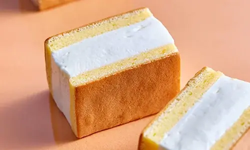 【マールブランシュから新商品のお知らせ】生クリームの美味しさを届けます。生乳ならではのコクのあるなめらかな 「ふんわり生クリームシフォンサンド」が大丸京都店リニューアルオープンと同時に登場 画像 2