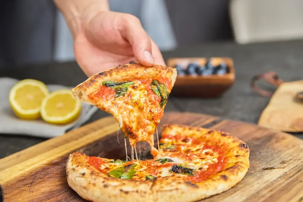 販売開始からたった一週間で約6,300台売れた！日本唯一のポータブルピザ窯専門ブランドENROから最大火力450℃の小型家電ピザ窯「電気式窯焼名人mini」が登場！ 画像 2