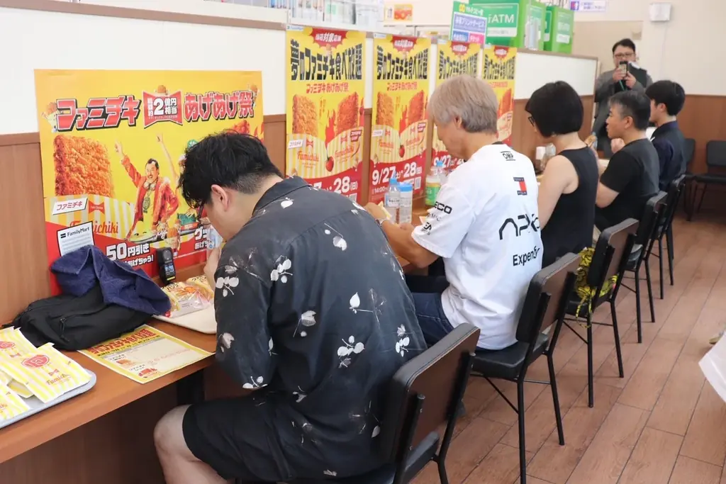 ファミリーマート史上初！看板商品「ファミチキ」の食べ放題企画が実現「ファミチキ あげあげ祭 ～夢のファミチキ食べ放題～」を全国10ヶ所で開催 画像 2