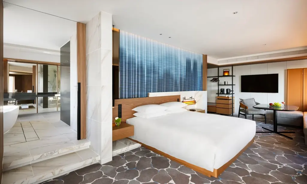 【ハイアット リージェンシー 東京】Number_i 岸優太さんと共にグランドリニューアルをお祝い 画像 5