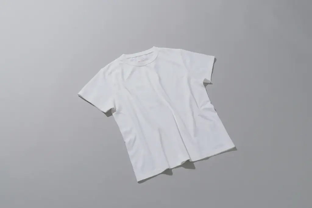 100年の間、厳選したコットンの糸づくりにこだわり続けてきた紡績メーカーが作るウェアと、日本の伝統技術を継承してきた染屋「京都紋付」とのMADE IN JAPANのコラボレーションが期間限定で登場 画像 2