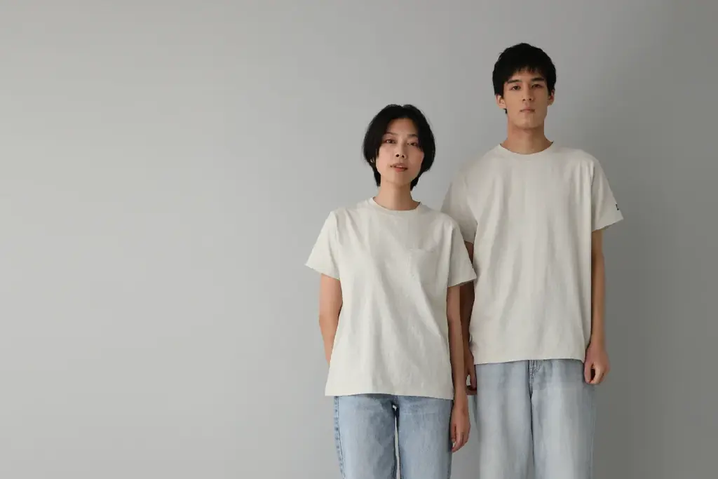 100年の間、厳選したコットンの糸づくりにこだわり続けてきた紡績メーカーが作るウェアと、日本の伝統技術を継承してきた染屋「京都紋付」とのMADE IN JAPANのコラボレーションが期間限定で登場 画像 3