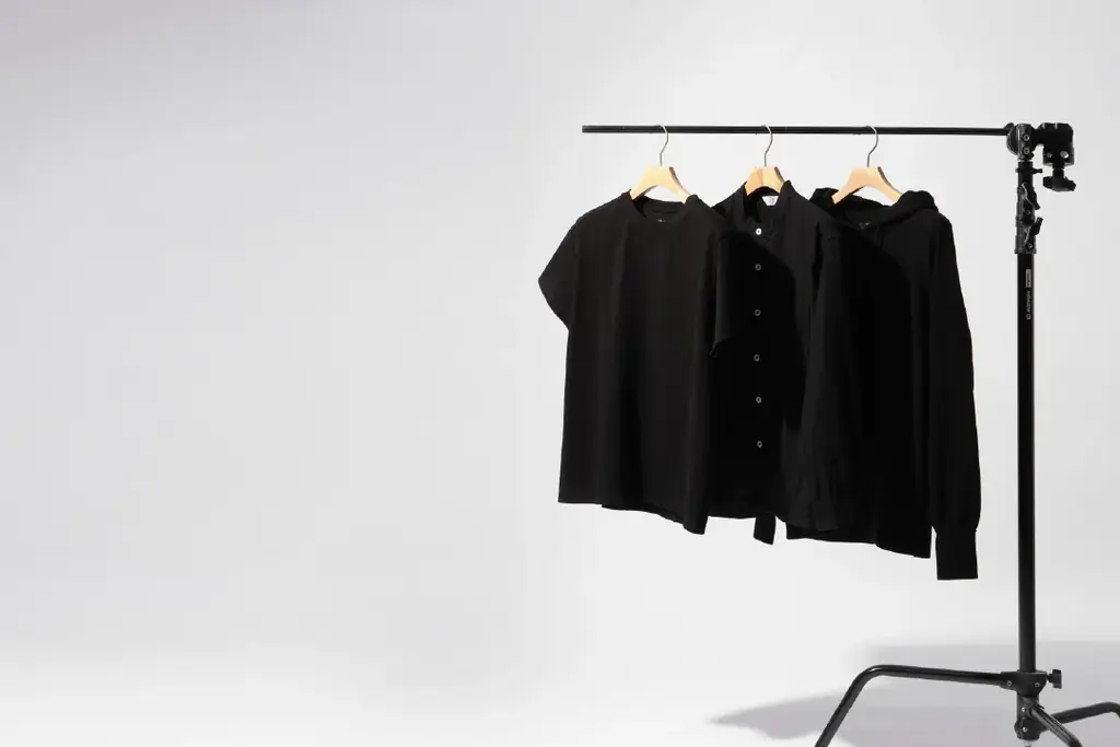 100年の間、厳選したコットンの糸づくりにこだわり続けてきた紡績メーカーが作るウェアと、日本の伝統技術を継承してきた染屋「京都紋付」とのMADE IN JAPANのコラボレーションが期間限定で登場 画像 4