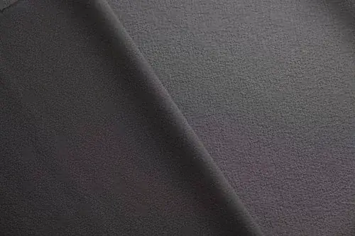 100年の間、厳選したコットンの糸づくりにこだわり続けてきた紡績メーカーが作るウェアと、日本の伝統技術を継承してきた染屋「京都紋付」とのMADE IN JAPANのコラボレーションが期間限定で登場 画像 5