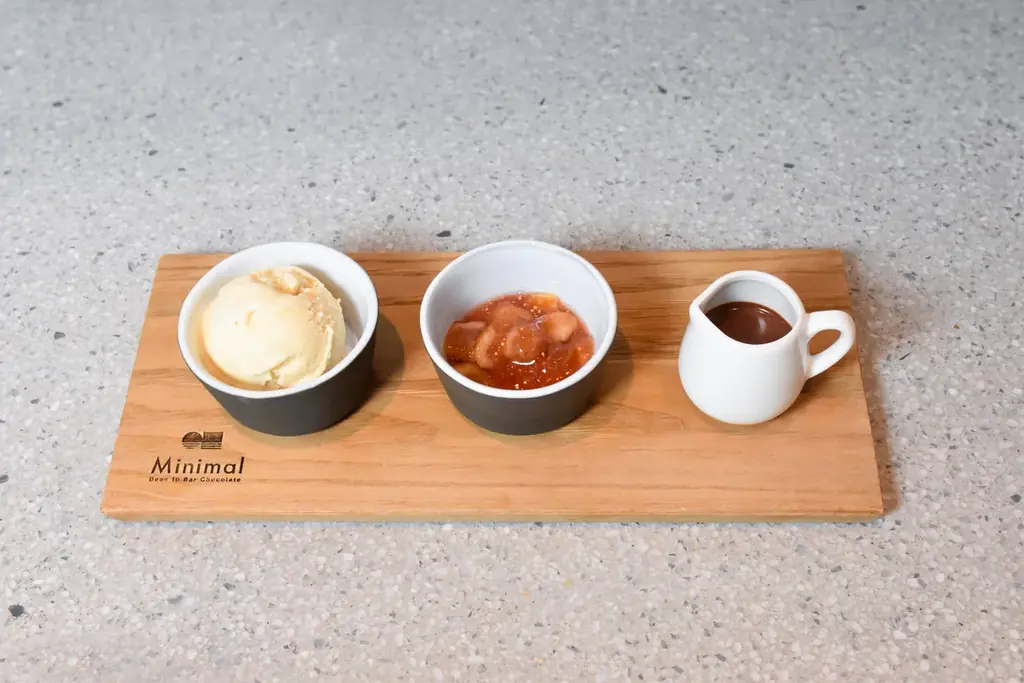 Minimalより、“ふわトロ”食感の出来立てチョコレートスフレに、洋梨やいちじくを添えた秋限定バージョンが登場 画像 4