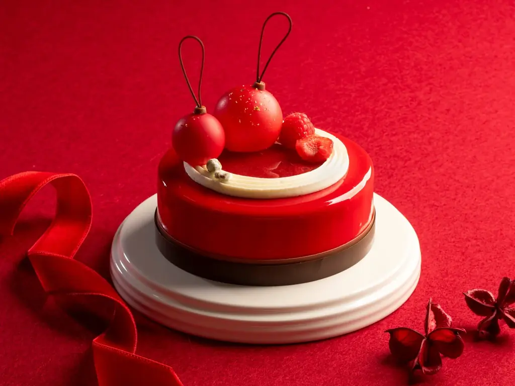 【ザ・キャピトルホテル 東急】2025年クリスマスケーキの予約を11月1日より開始。“赤”を纏った新作ケーキなど全7種類のスイーツ＆ブレッド 画像 3