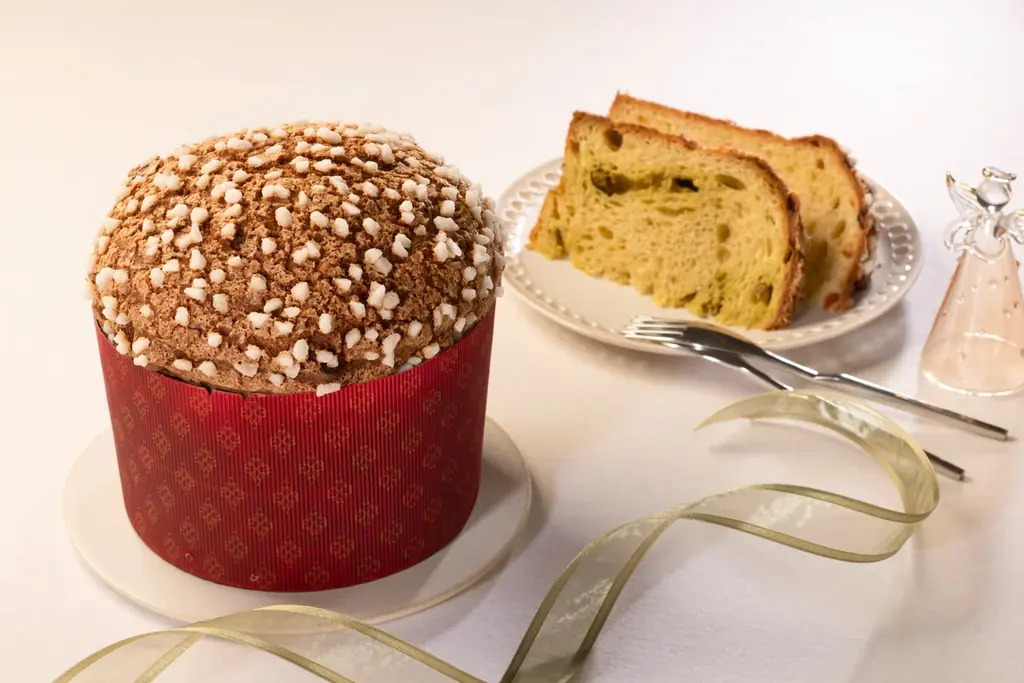 【ザ・キャピトルホテル 東急】2025年クリスマスケーキの予約を11月1日より開始。“赤”を纏った新作ケーキなど全7種類のスイーツ＆ブレッド 画像 7