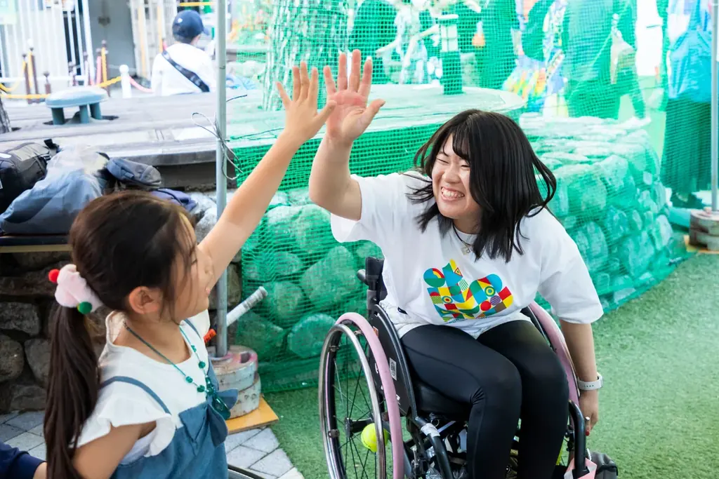 「SPORTS of HEART 2025 in 大阪・関西万博」にて車いすテニスプレイヤー 髙室 冴綺が車いすテニス体験ブースを担当！ 画像 3