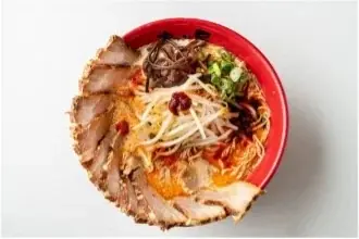本日開幕！牛骨ラーメンまこと屋が劇場版『チェンソーマン レゼ篇』と“最狂”コラボで渋谷店をラッピング！ 画像 11