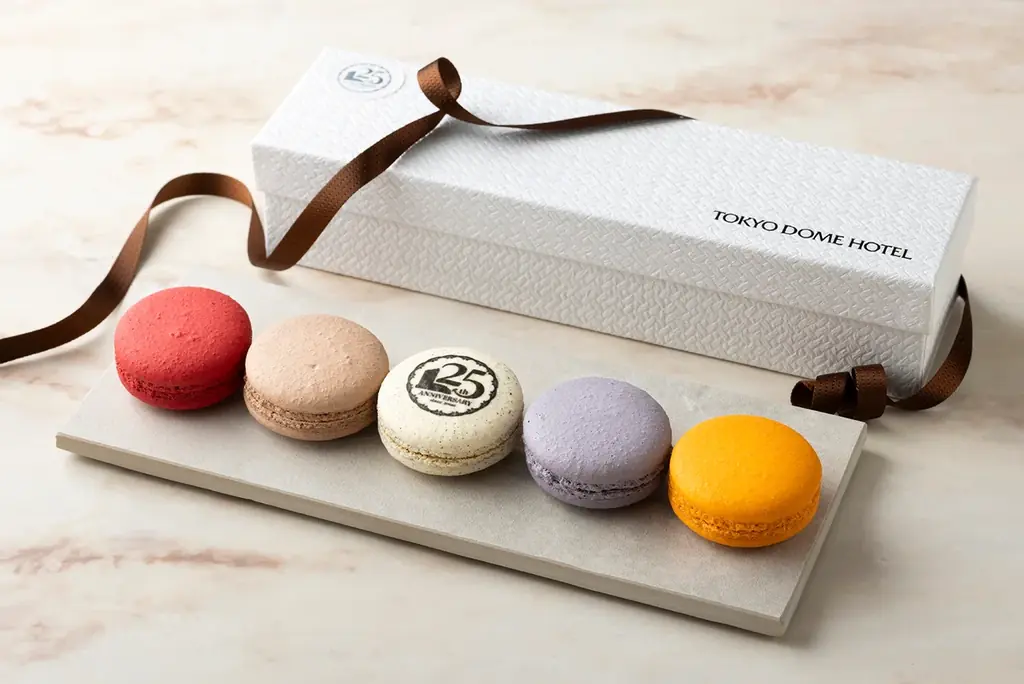 【開業25周年記念】バターが香る人気のアップルパイが“東京ドーム型”ホールケーキに！1日10個限定のアニバーサリーケーキ、10月1日より販売開始 画像 2