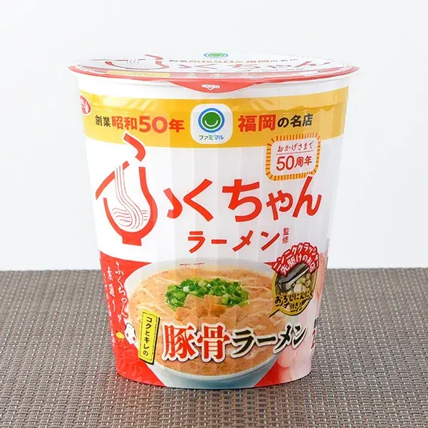 「ファミマル」名店監修カップ麺シリーズ　お店のスープと麺の徹底再現!?創業50年の福岡の名店の味ふくちゃんラーメン監修「ふくちゃん豚骨ラーメン どんぶり」9月23日（火）発売！ 画像 3