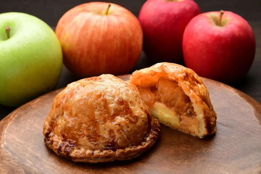 10月1日発売　せんねんの木×アダムスの新作『アップルパイバウム』