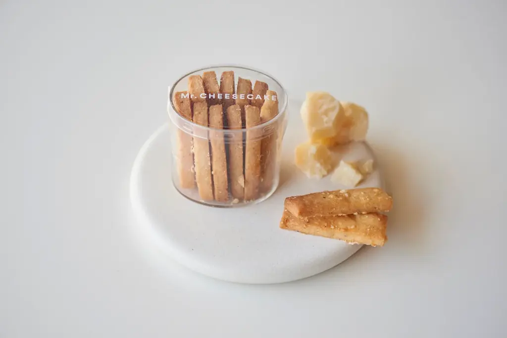 驚くほどのしっとり感！新感覚のひとくちチーズケーキ。芳醇なチーズの香りが溢れる「CREAMY BAKED CHEESECAKE」が新登場 画像 4