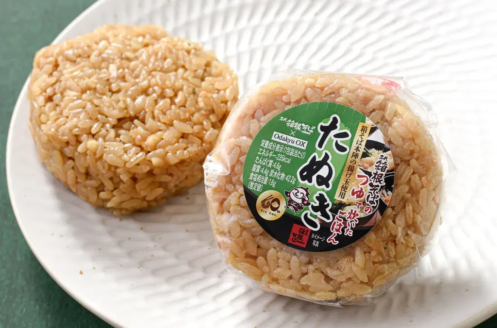 【箱根そば６０周年記念キャンペーン第９弾】小田急グループコラボ商品！箱根そばのつゆで炊き上げた『おにぎり』３種類を箱根そば店舗・Odakyu OXで１０月１日より同時発売 画像 3