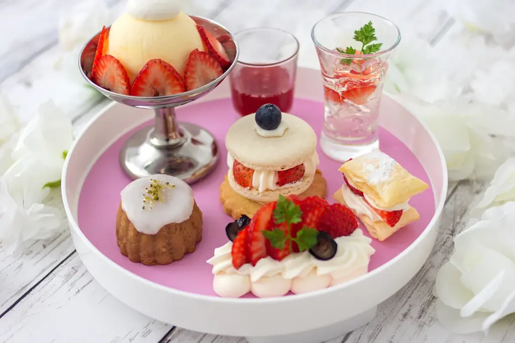 【ホテル オリエンタル エクスプレス 福岡天神】苺づくしのアフタヌーンティー「Strawberry Afternoon Tea（ストロベリーアフタヌーンティー）」2025年10月1日（水）より販売開始 画像 1