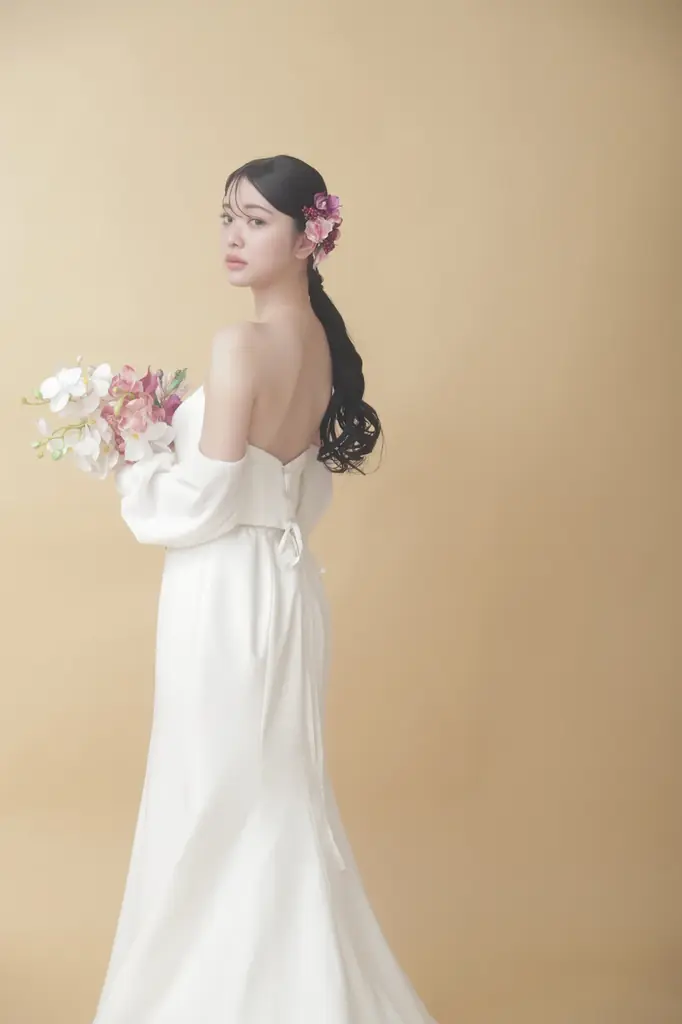 大人の花嫁が憧れる、曲線美を纏うフォトウェディングの新境地へ。|あこがれのマーメイドドレスのラインナップを拡充。 画像 7
