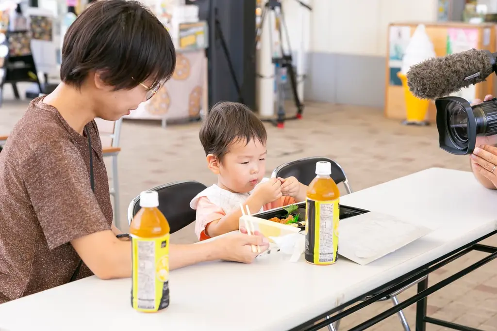 TCB東京中央美容外科×米屋のにぎりめし山田村コラボ『子ども食堂』開催！地元の魅力が詰まったランチボックス「ぼっけぇ元気おにぎり箱」を岡山の子ども達に無償提供しました。 画像 15