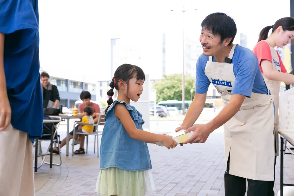 TCB東京中央美容外科×米屋のにぎりめし山田村コラボ『子ども食堂』開催！地元の魅力が詰まったランチボックス「ぼっけぇ元気おにぎり箱」を岡山の子ども達に無償提供しました。 画像 2