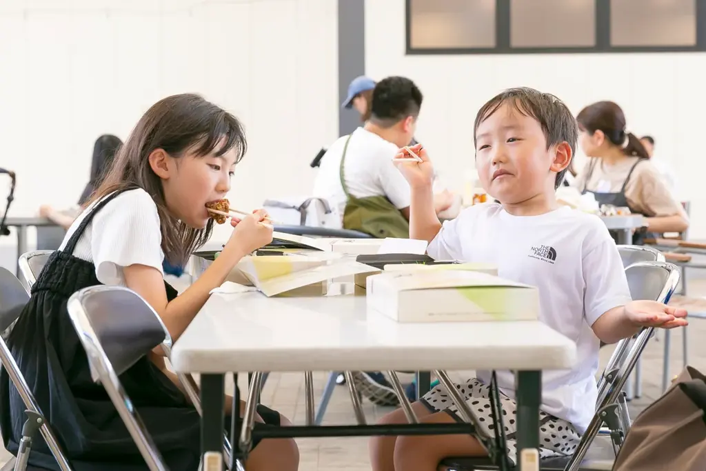 TCB東京中央美容外科×米屋のにぎりめし山田村コラボ『子ども食堂』開催！地元の魅力が詰まったランチボックス「ぼっけぇ元気おにぎり箱」を岡山の子ども達に無償提供しました。 画像 7